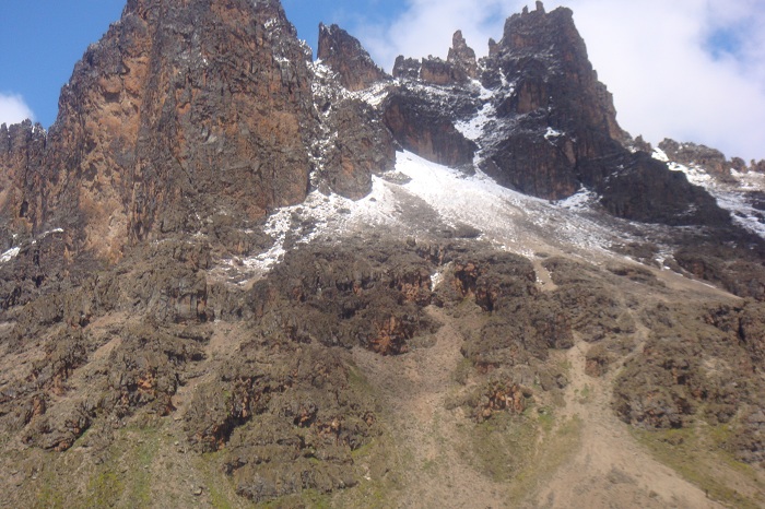 Mountain Kenya Adventures/YHA Travel/Trek/ Hike / Climbing.
